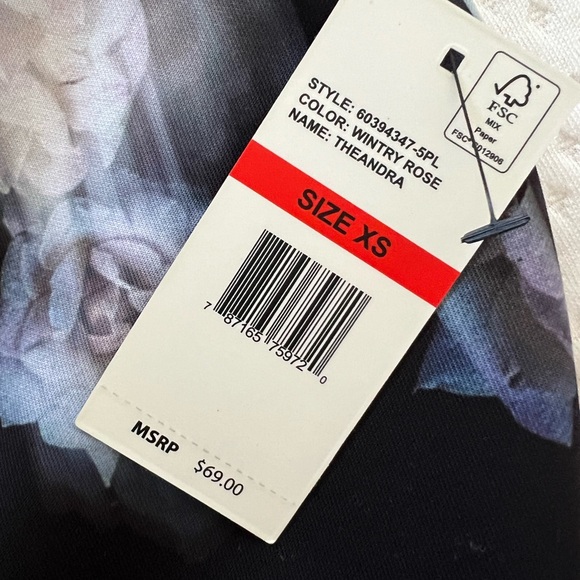 Beautiful pencil skirt. Brand new! - Picture 4 of 5